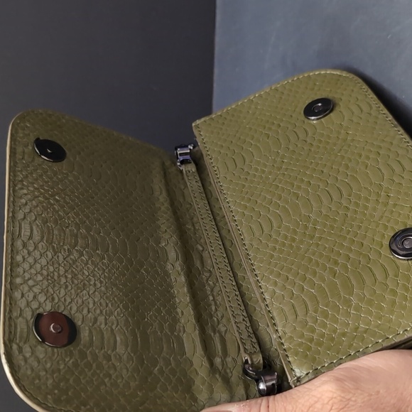 Zara Green Faux Leather Mini Purse With Beaded Strap. - Picture 5 of 12